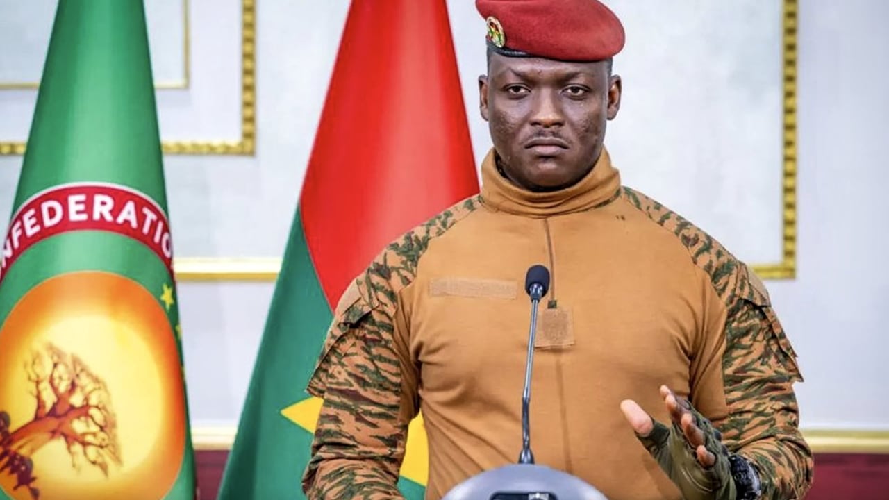 Le Burkina Faso serre la vis : des centaines d&rsquo;associations suspendues par la junte