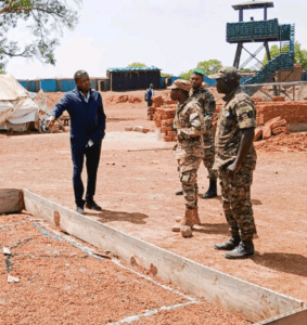 Faure Gnassingbé en discussion avec les forces armées au Togo