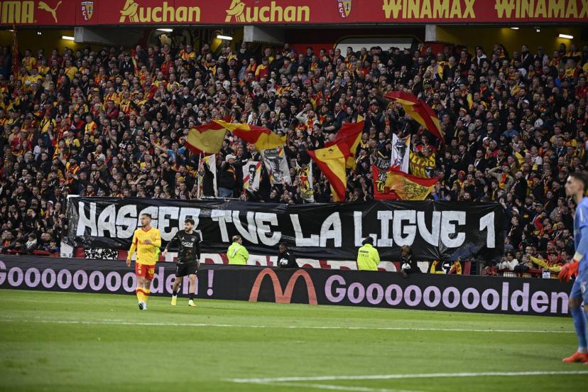 Banderole déployée par les supporters de Lens lors d'un match contre le PSG