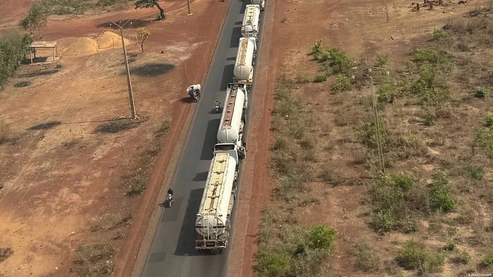 Plus d’une dizaine de compagnies de transport routier ont suspendu leurs liaisons vers Bamako en raison du blocus imposé par les groupes armés