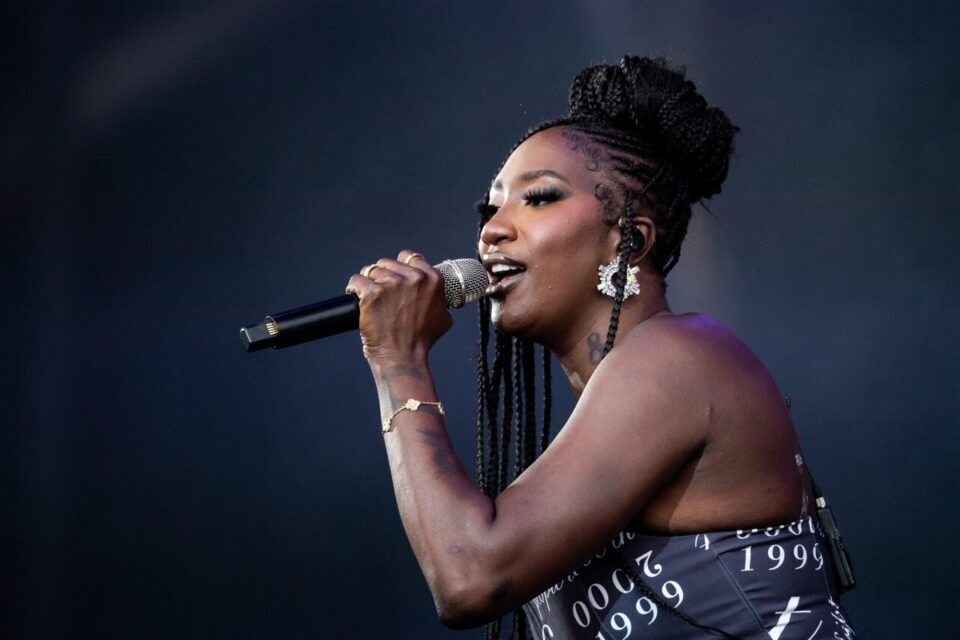 Aya Nakamura doit se produire au Stade de France le 30 mai, la même soirée que plusieurs autres événements majeurs à Paris