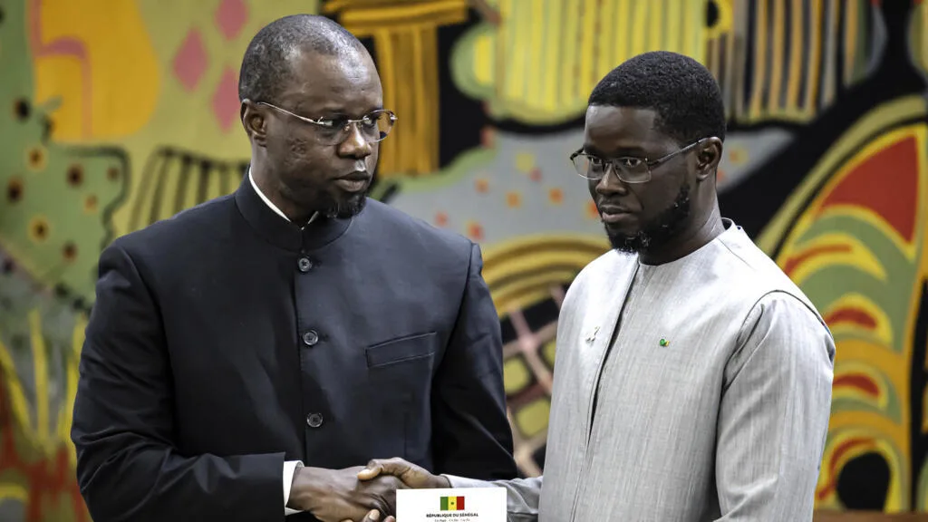 Discussion entre dirigeants sénégalais lors des consultations