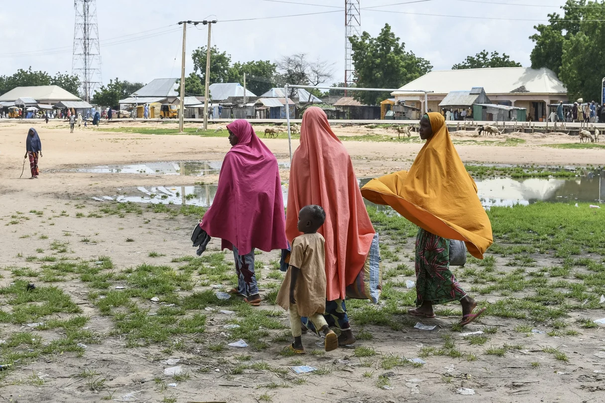 Des survivants et des proches des victimes d'une attaque présumée de Boko Haram dans l'État de Yobe au Nigeria