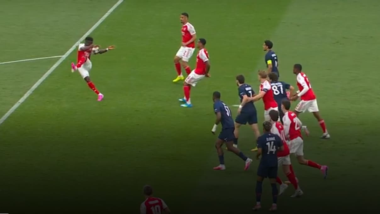 La main contestée de Bukayo Saka lors du match PSG-Arsenal en finale de Ligue des champions
