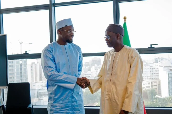 Passation de services entre Ousmane Sonko et Al Aminou Lo Passation de services entre Ousmane Sonko et Al Aminou Lo lors de la cérémonie à la Primature