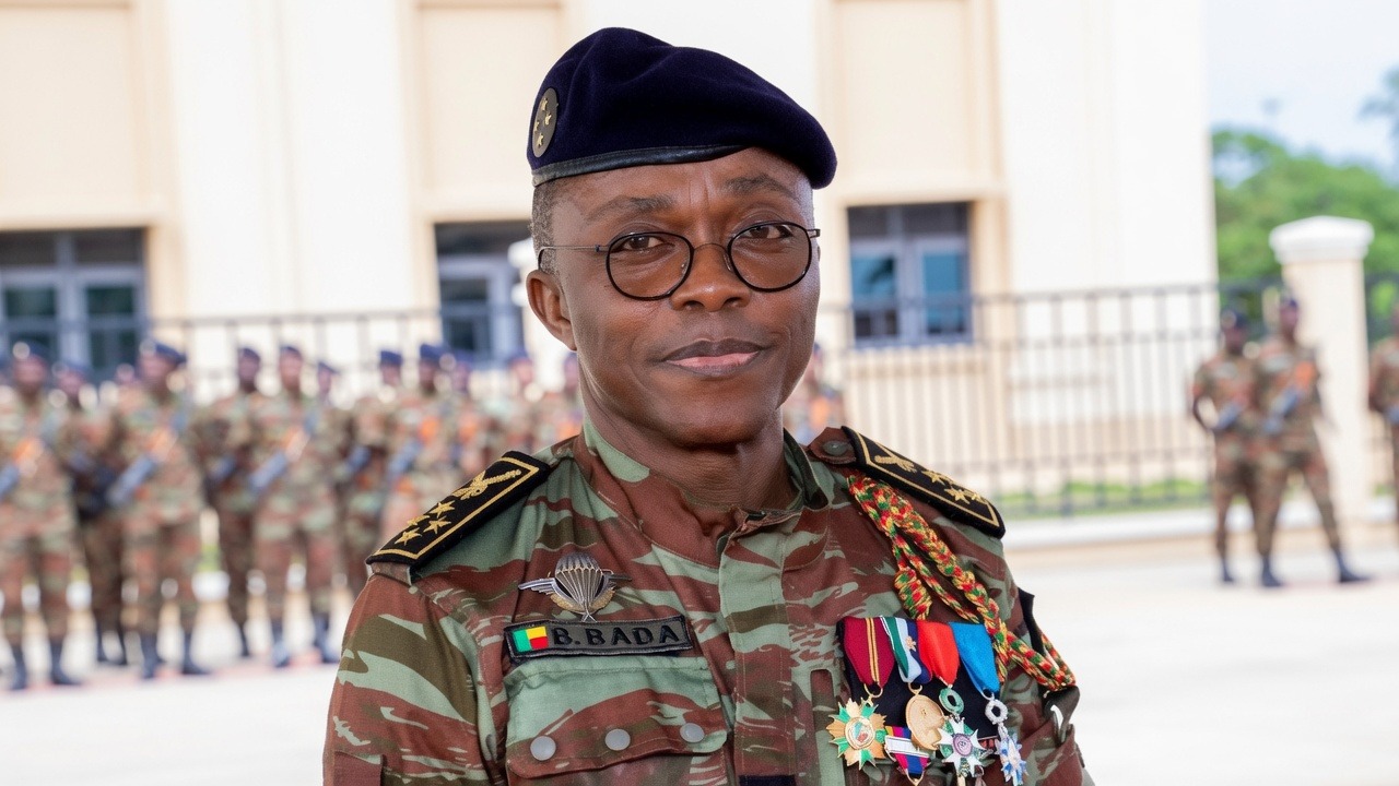 Général bertin bada : 43 ans de service militaire, un adieu aux armes empreint de dignité