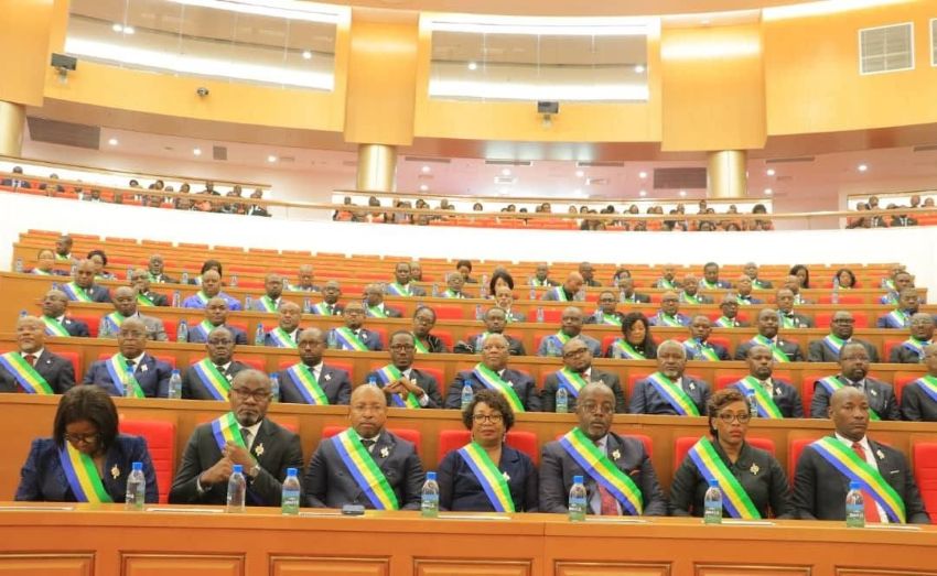 Les députés gabonais réunis en Congrès à l'Assemblée nationale