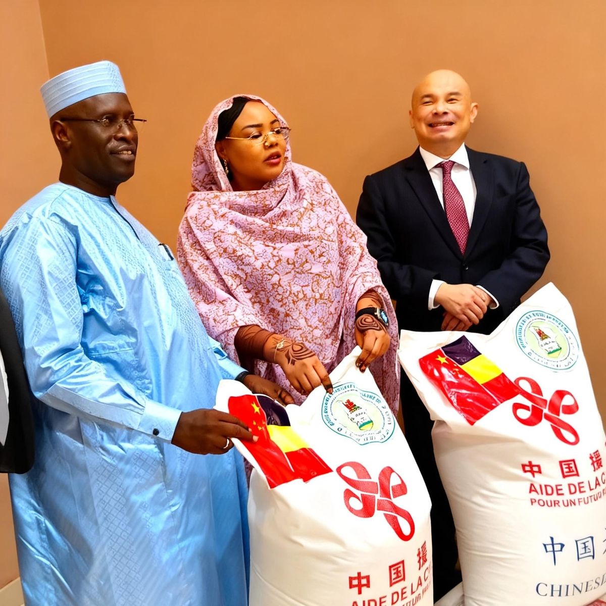 Cérémonie de remise du don de riz chinois au Tchad