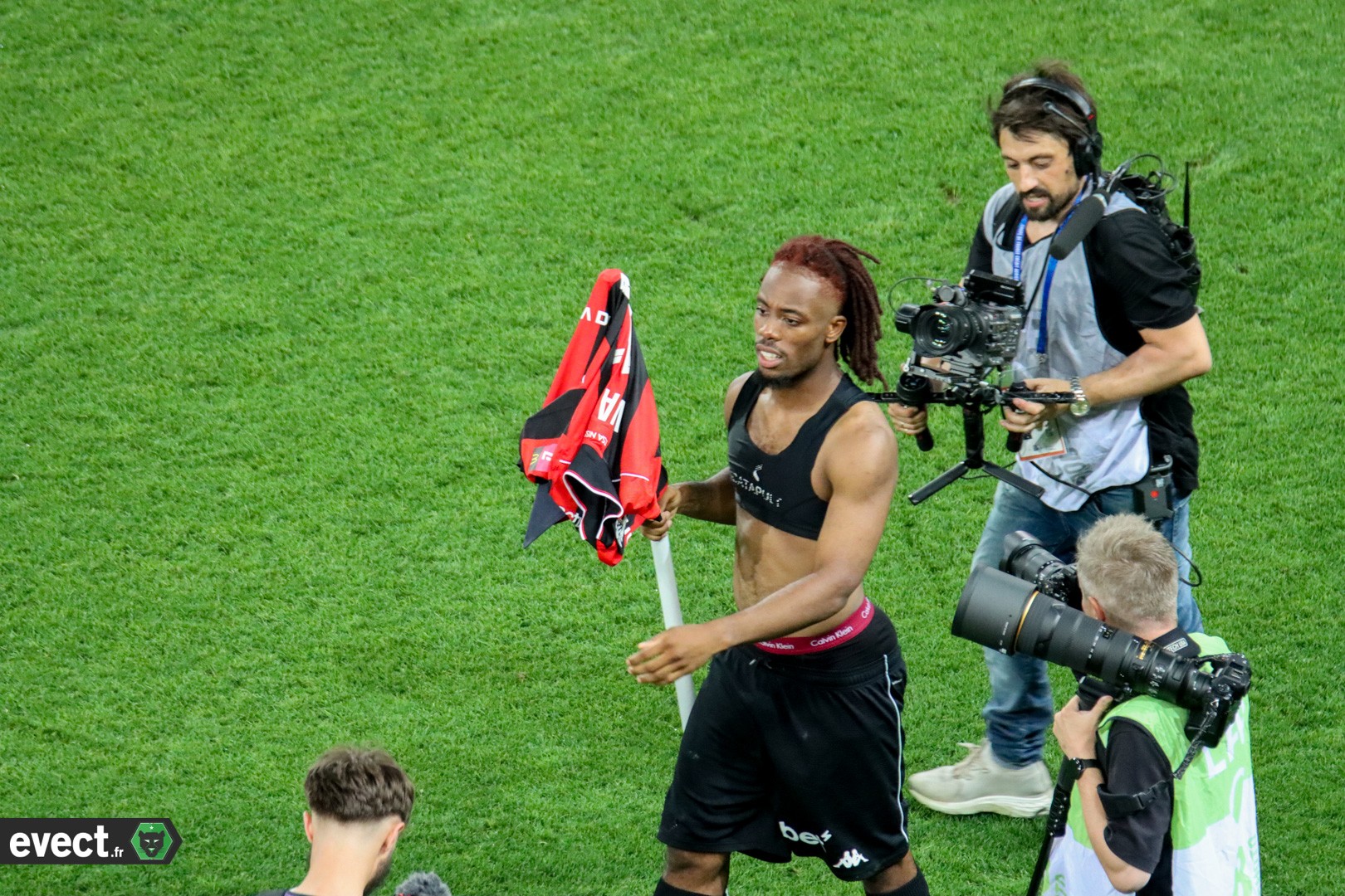 Elye Wahi lors d'un match de Nice