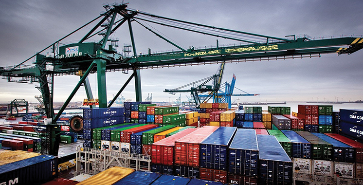 Navires de marchandises illustrant les échanges commerciaux internationaux