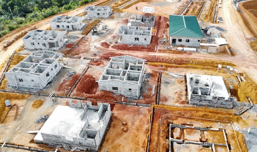 Vue aérienne de Lambaréné en construction