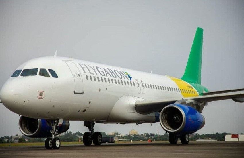 avion de FlyGabon prêt à décoller pour l'Europe