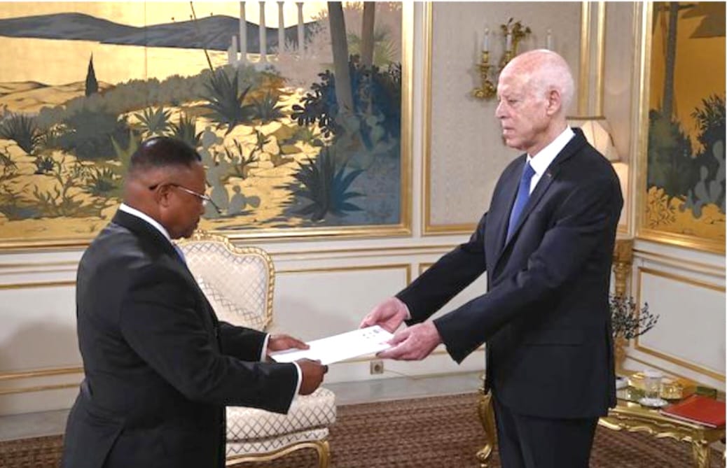 Rencontre diplomatique entre l'ambassadeur du Gabon en Tunisie et des représentants locaux