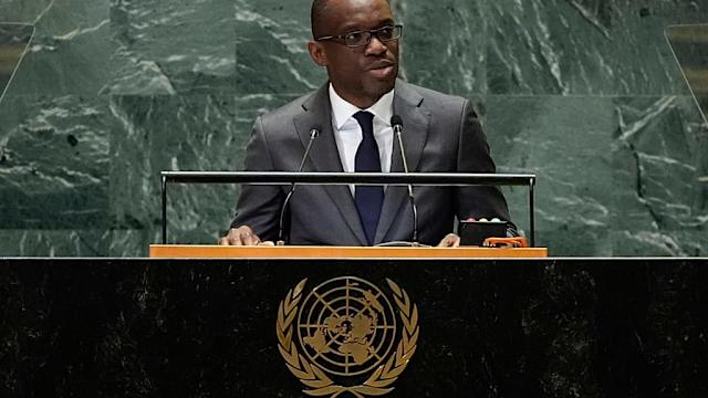 Représentants béninois et nigériens lors de discussions diplomatiques