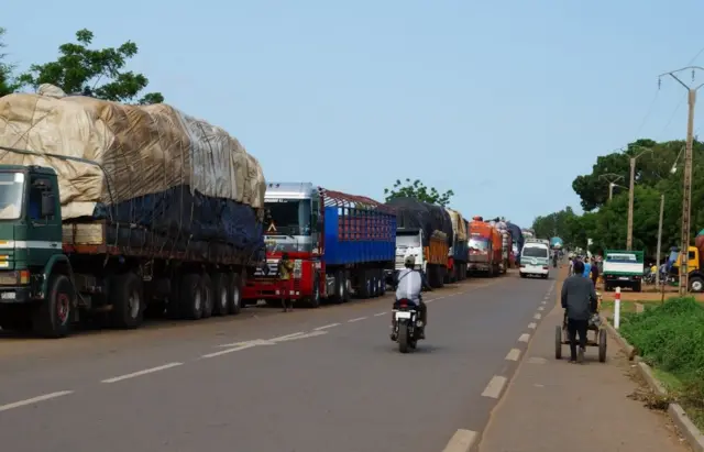 Négociations entre délégations du Niger et du Bénin à Cotonou, annonçant une réouverture prochaine de la frontière fermée depuis le coup d'État au Niger en juillet 2023