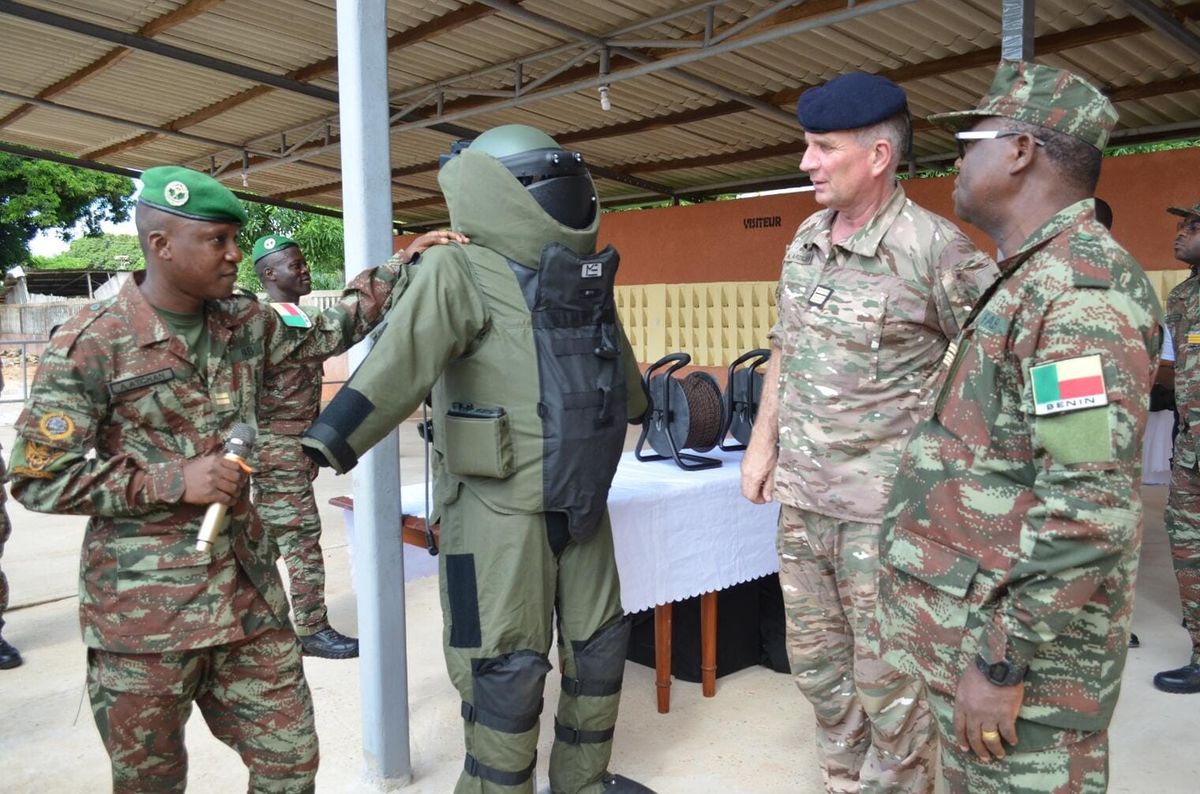 Équipements militaires high-tech fournis par la France au Bénin pour lutter contre les explosifs improvisés
