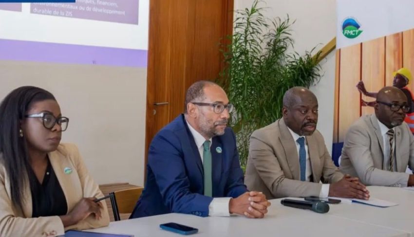 Vue aérienne de la zone économique de Baie des Rois à Libreville