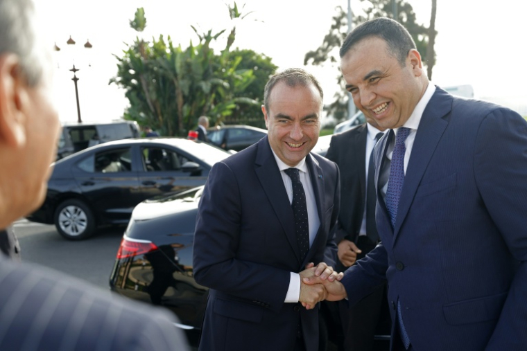 Signature symbolique entre Sébastien Lecornu et Mustapha Baitas au Mausolée royal