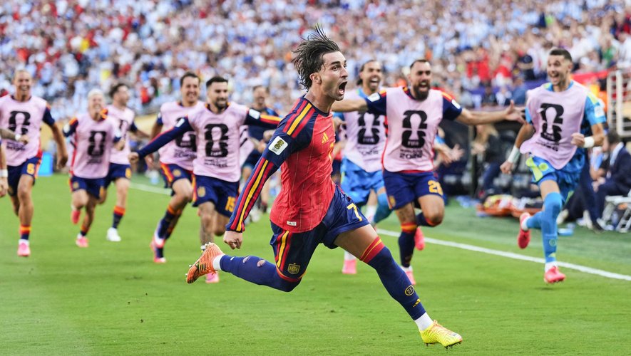 Ferran Torres, attaquant espagnol buteur en finale de Coupe du monde, en discussion avec le Paris Saint-Germain