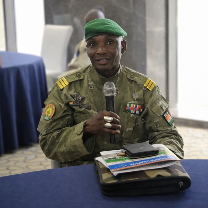 Le préfet de Torodi, capitaine Boureima Dobi, détaille les efforts de l'État pour la réinsertion des déplacés