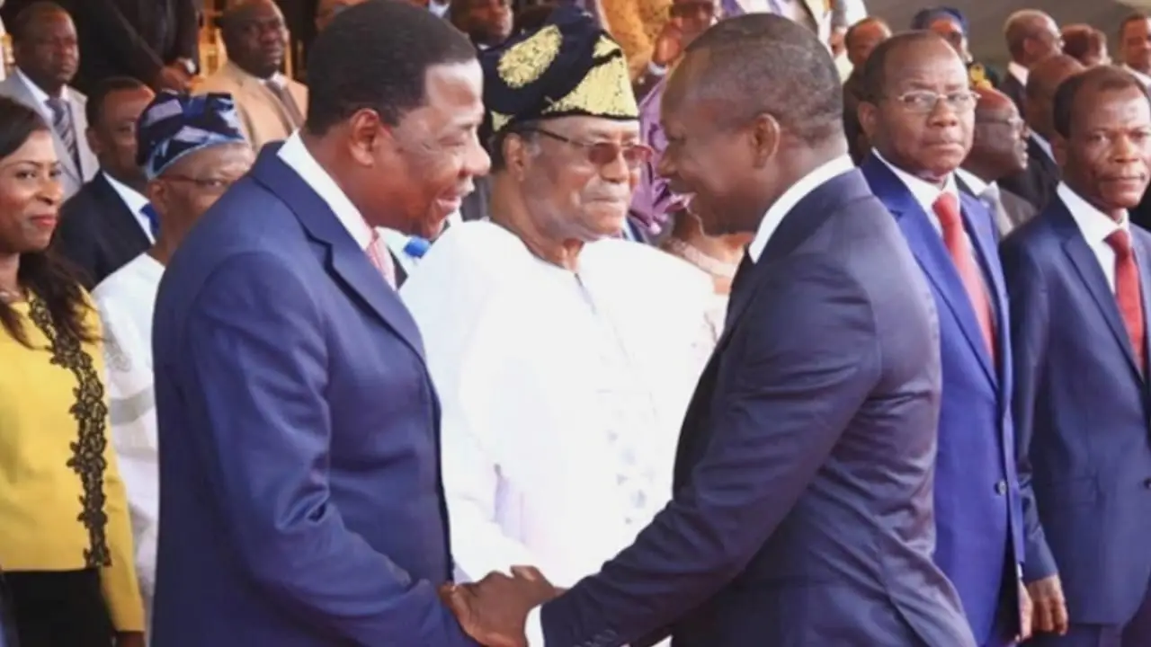 Les présidents Nicéphore Soglo (en blanc à l'arrière-plan), Boni Yayi (à gauche) et Patrice Talon (à droite) lors d'une cérémonie officielle