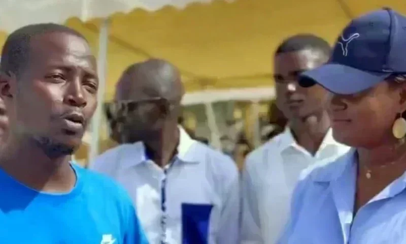 Abdou Lô, frère du Premier ministre Ahmadou Al-Aminou Lô, lors de son adhésion au PASTEF Abdou Lô, frère du Premier ministre Ahmadou Al-Aminou Lô, lors de son adhésion au PASTEF