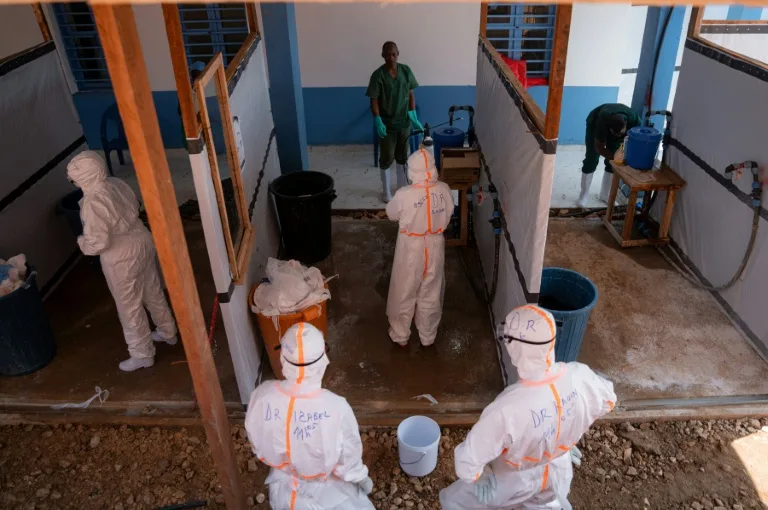 Infirmières en première ligne contre Ebola en RDC