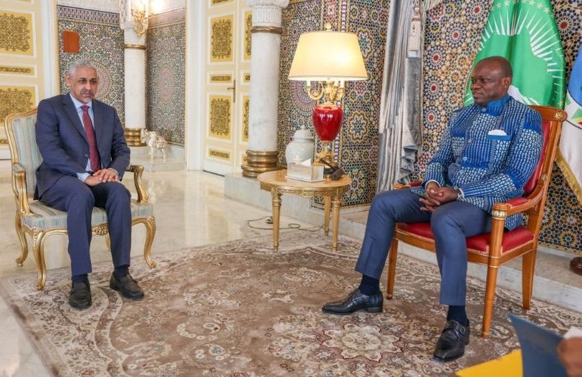 Le président Brice Clotaire Oligui Nguema et Sidi Ould Tah lors de leur rencontre à Libreville
